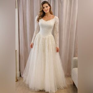 Vintage 1980 long sleeve Elegant Lace Wedding Dress